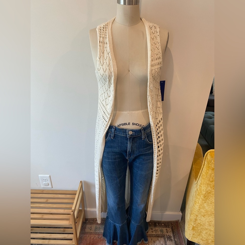 NWT Cream knit sleeveless vest